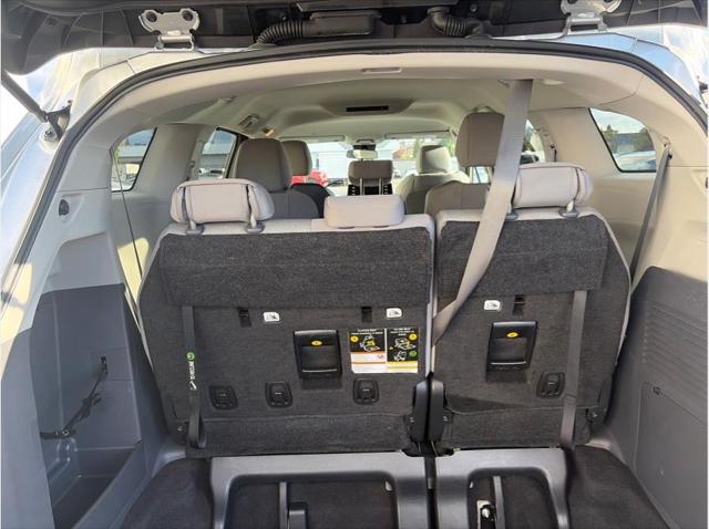 2023 Toyota Sienna LE