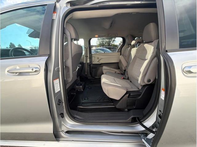 2023 Toyota Sienna LE