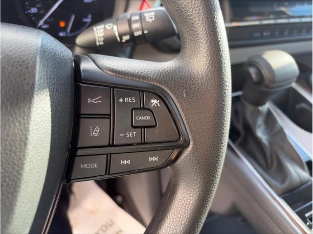 2023 Toyota Sienna LE