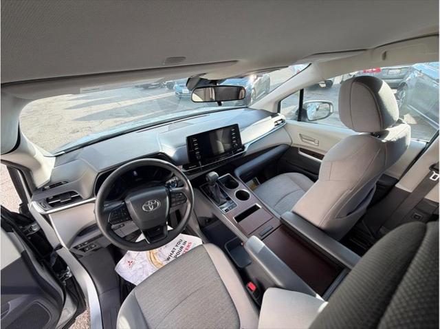 2023 Toyota Sienna LE