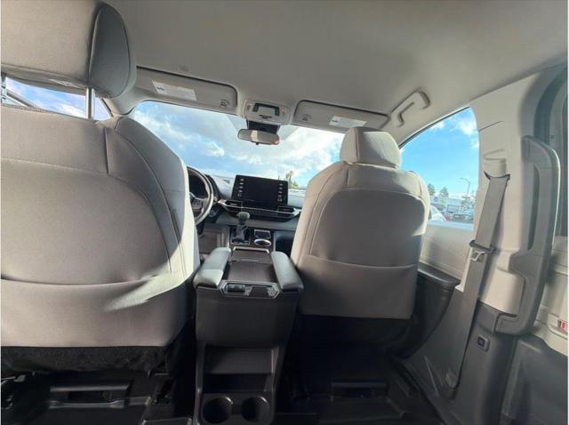 2023 Toyota Sienna LE