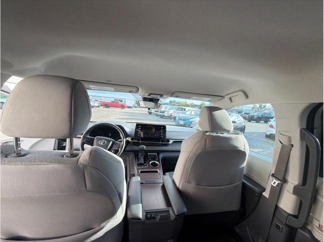2023 Toyota Sienna LE