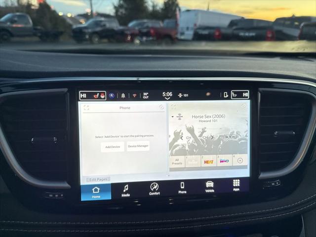 2026 Chrysler Pacifica Select