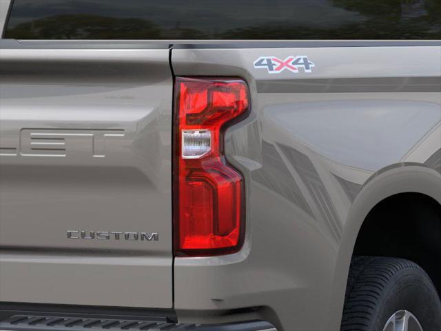 2026 Chevrolet Silverado 1500 4WD Crew Cab Standard Bed Custom