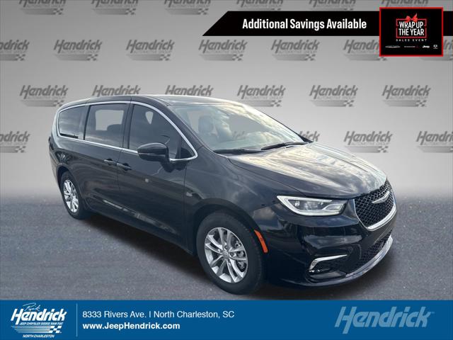 2026 Chrysler Pacifica Select's photo