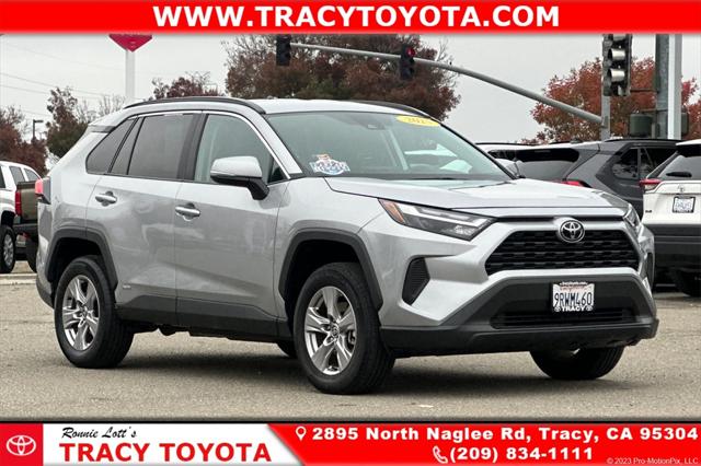 2025 Toyota RAV4 XLE's photo
