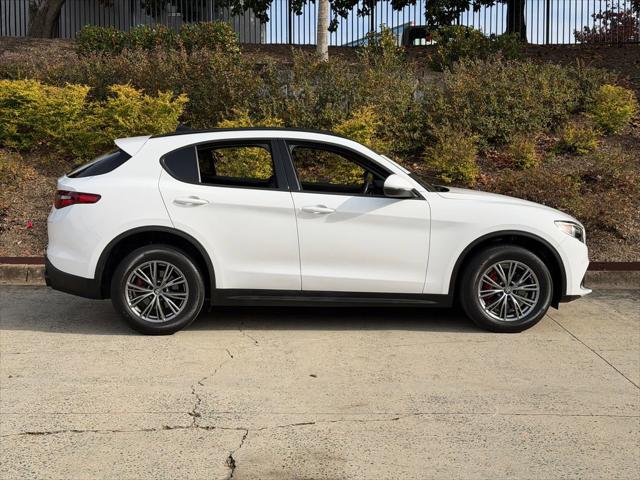2022 Alfa Romeo Stelvio Sprint AWD 2022 Alfa Romeo Stelvio Sprint AWD