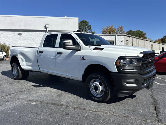 2024 RAM 3500 Tradesman Crew Cab 4x4 8 Box