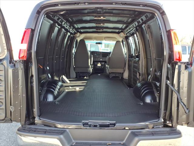 2025 Chevrolet Express Cargo Van RWD 2500 Regular Wheelbase WT
