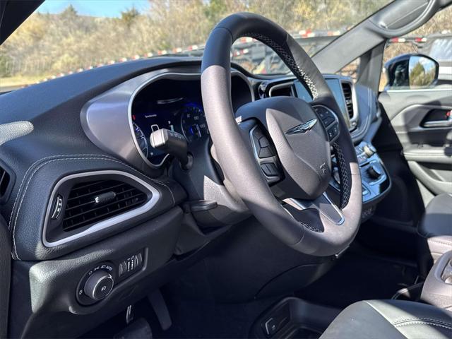 2025 Chrysler Pacifica Select 2025 Chrysler Pacifica Select