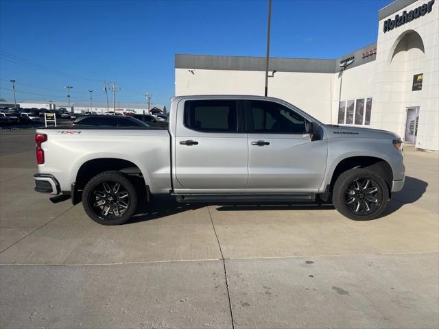 2022 Chevrolet Silverado 1500 4WD Crew Cab Short Bed Custom 2022 Chevrolet Silverado 1500 4WD Crew Cab Short Bed Custom