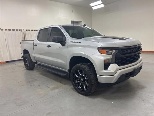 2022 Chevrolet Silverado 1500 4WD Crew Cab Short Bed Custom 2022 Chevrolet Silverado 1500 4WD Crew Cab Short Bed Custom