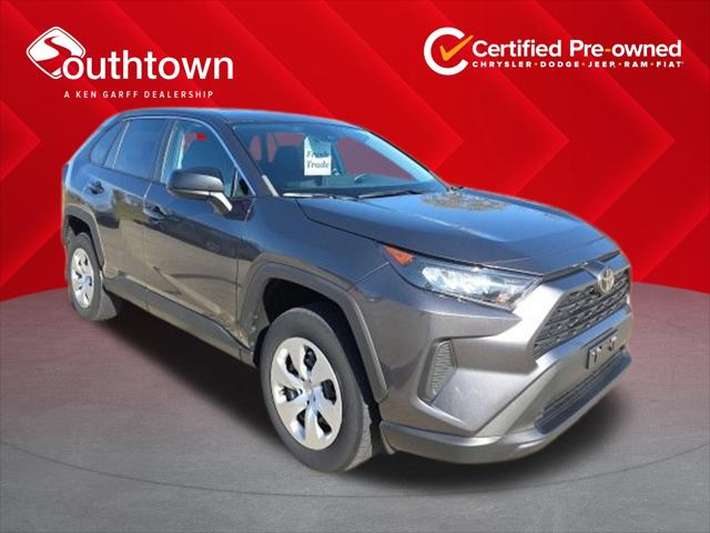 2022 Toyota RAV4 LE 2022 Toyota RAV4 LE