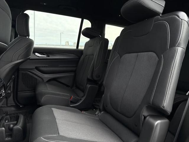 2025 Jeep Grand Cherokee L Laredo X 4x2