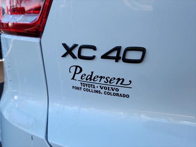 2026 Volvo XC40 Black Edition Ultra, B5 AWD Gas (mild hybrid)