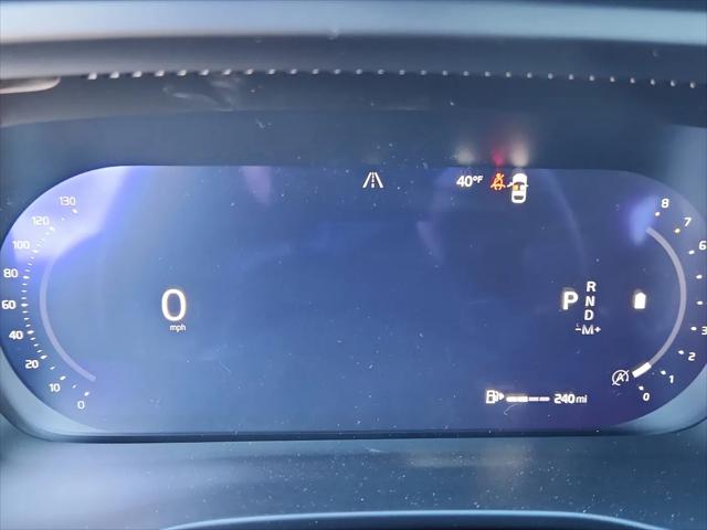 2026 Volvo XC40 Black Edition Ultra, B5 AWD Gas (mild hybrid)