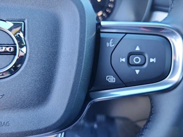 2026 Volvo XC40 Black Edition Ultra, B5 AWD Gas (mild hybrid)