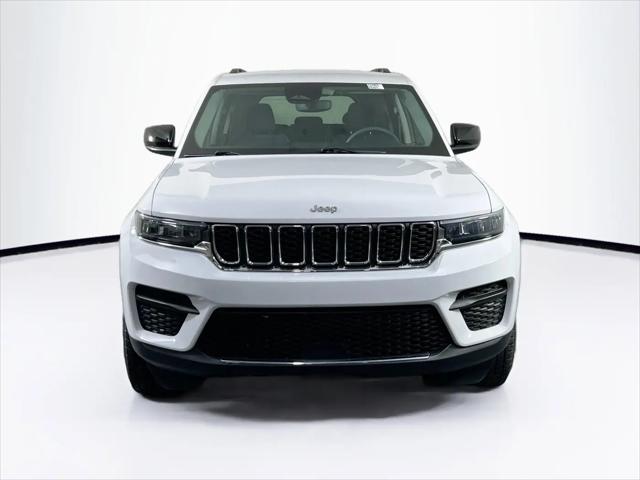 2023 Jeep Grand Cherokee Laredo 4x4