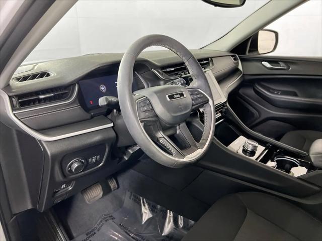 2023 Jeep Grand Cherokee Laredo 4x4