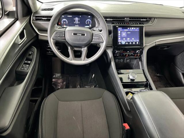 2023 Jeep Grand Cherokee Laredo 4x4