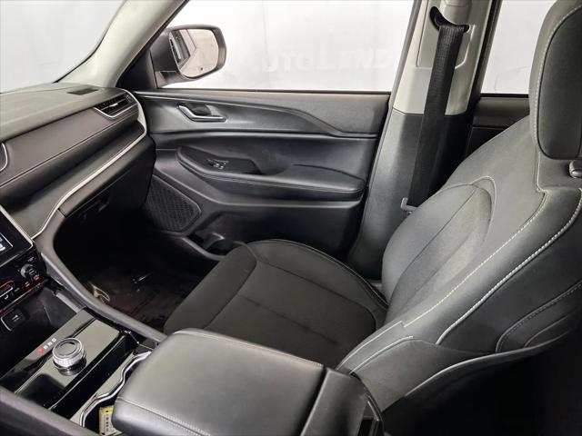 2023 Jeep Grand Cherokee Laredo 4x4