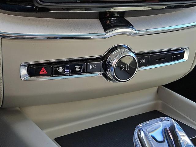 2026 Volvo XC60 B5 Ultra