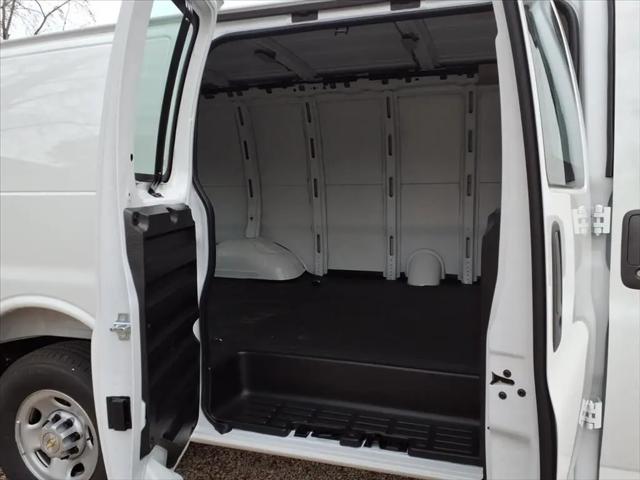 2025 Chevrolet Express Cargo Van RWD 2500 Regular Wheelbase WT