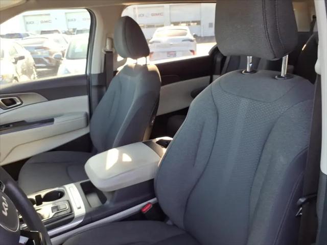 2024 Kia Carnival MPV LX
