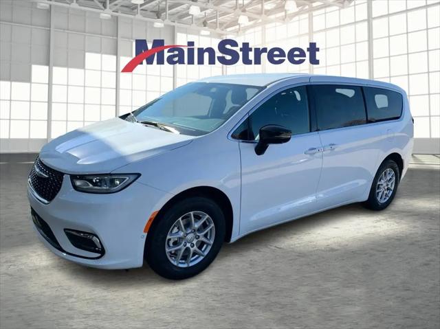 2026 Chrysler Pacifica Select for sale in Lansing, KS