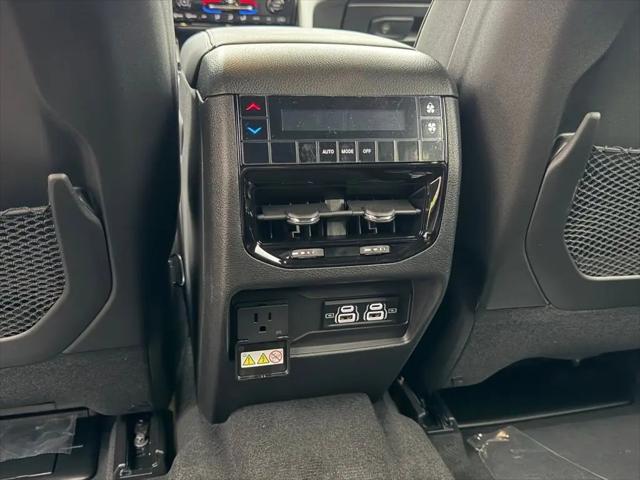 2025 Jeep Grand Cherokee L Altitude 4x4