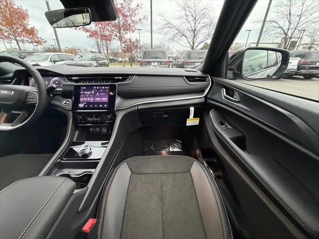2025 Jeep Grand Cherokee L Altitude 4x4