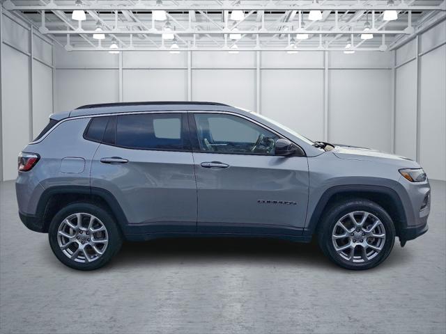 2022 Jeep Compass Latitude Lux 4x4 2022 Jeep Compass Latitude Lux 4x4