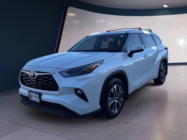 2023 Toyota Highlander XLE's photo