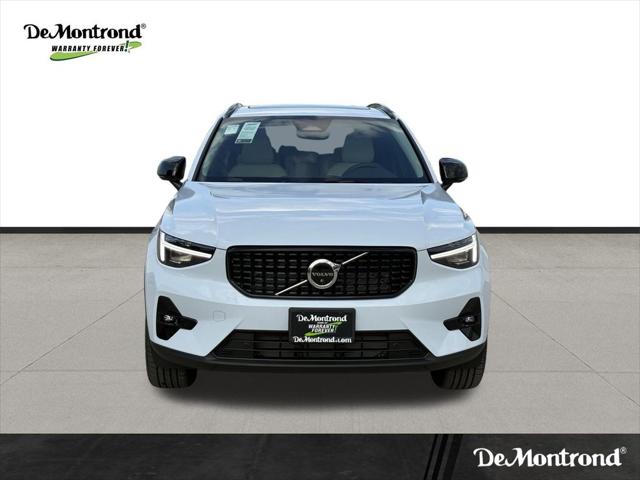 2026 Volvo XC40 Plus, B5 AWD Gas (mild hybrid), Dark