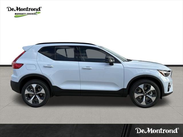 2026 Volvo XC40 Plus, B5 AWD Gas (mild hybrid), Dark