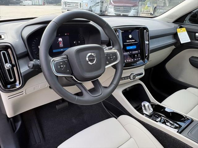 2026 Volvo XC40 Plus, B5 AWD Gas (mild hybrid), Dark