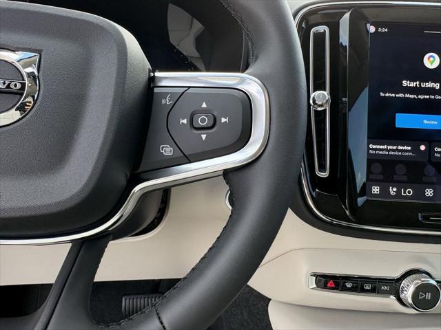 2026 Volvo XC40 Plus, B5 AWD Gas (mild hybrid), Dark