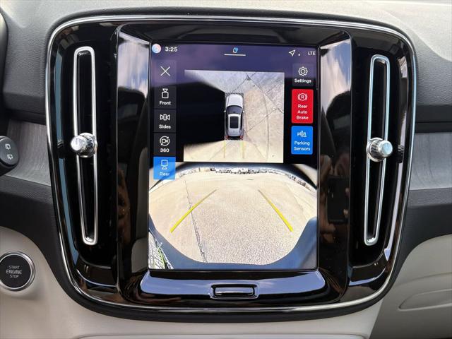 2026 Volvo XC40 Plus, B5 AWD Gas (mild hybrid), Dark
