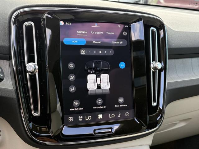 2026 Volvo XC40 Plus, B5 AWD Gas (mild hybrid), Dark