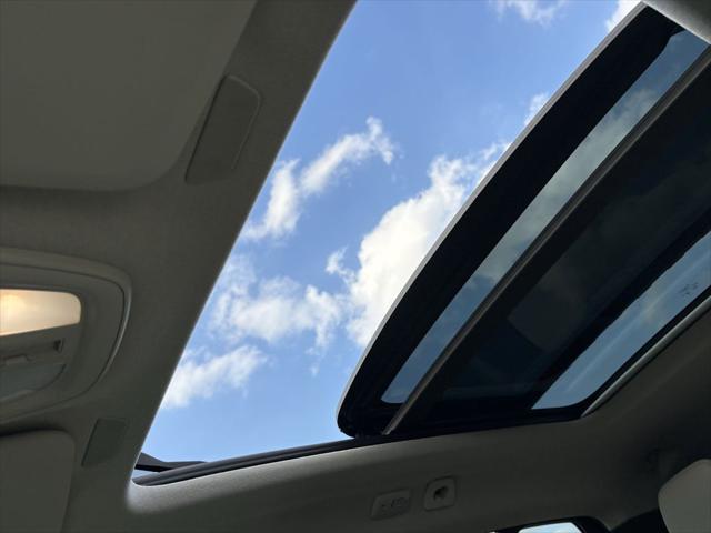 2026 Volvo XC40 Plus, B5 AWD Gas (mild hybrid), Dark