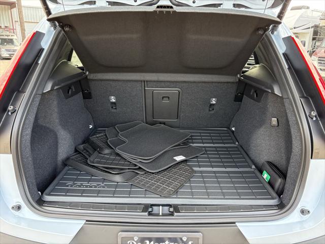 2026 Volvo XC40 Plus, B5 AWD Gas (mild hybrid), Dark