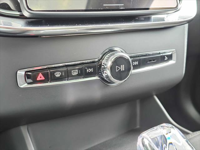 2026 Volvo XC90 Ultra, B6 AWD Gas (mild hybrid), Gasoline, Bright, 6 Seats