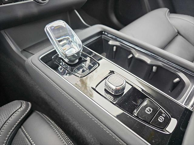 2026 Volvo XC90 Ultra, B6 AWD Gas (mild hybrid), Gasoline, Bright, 6 Seats