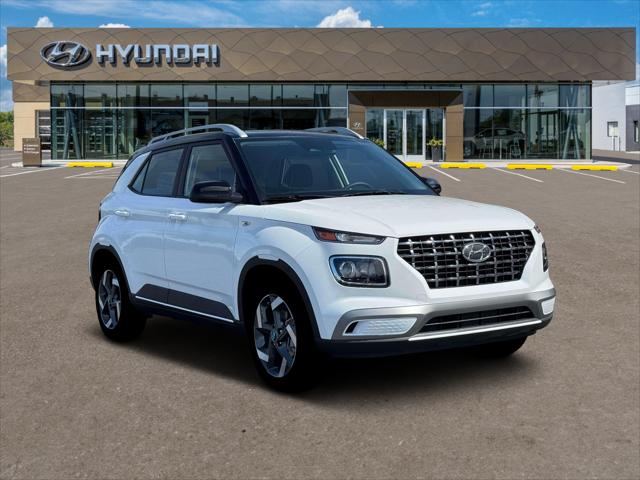 2026 Hyundai Venue SEL w/Two-Tone Roof