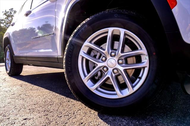 2025 Jeep Grand Cherokee GRAND CHEROKEE LAREDO X 4X4