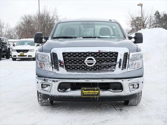 2017 Nissan TITAN SV