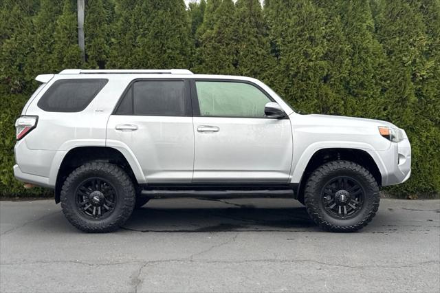 2016 Toyota 4Runner SR5 2016 Toyota 4Runner SR5