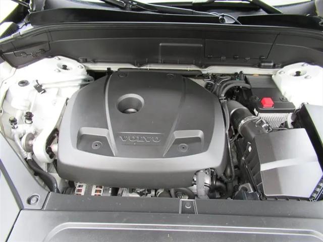 2016 Volvo XC90 T5 Momentum