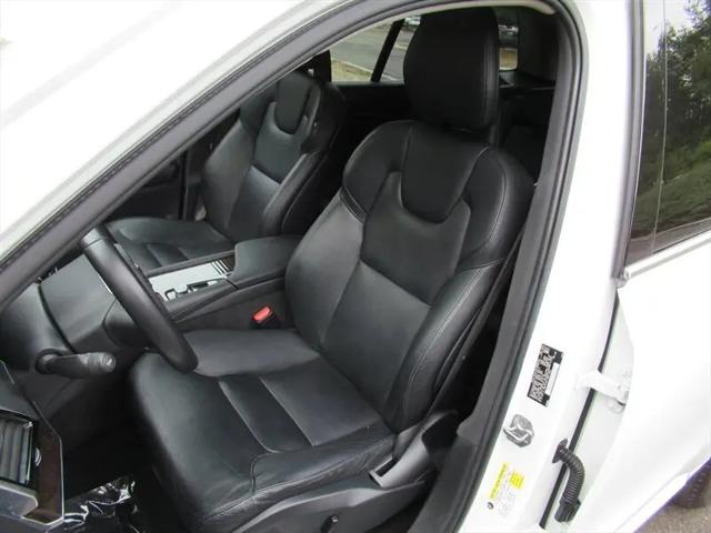 2016 Volvo XC90 T5 Momentum