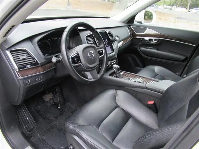 2016 Volvo XC90 T5 Momentum